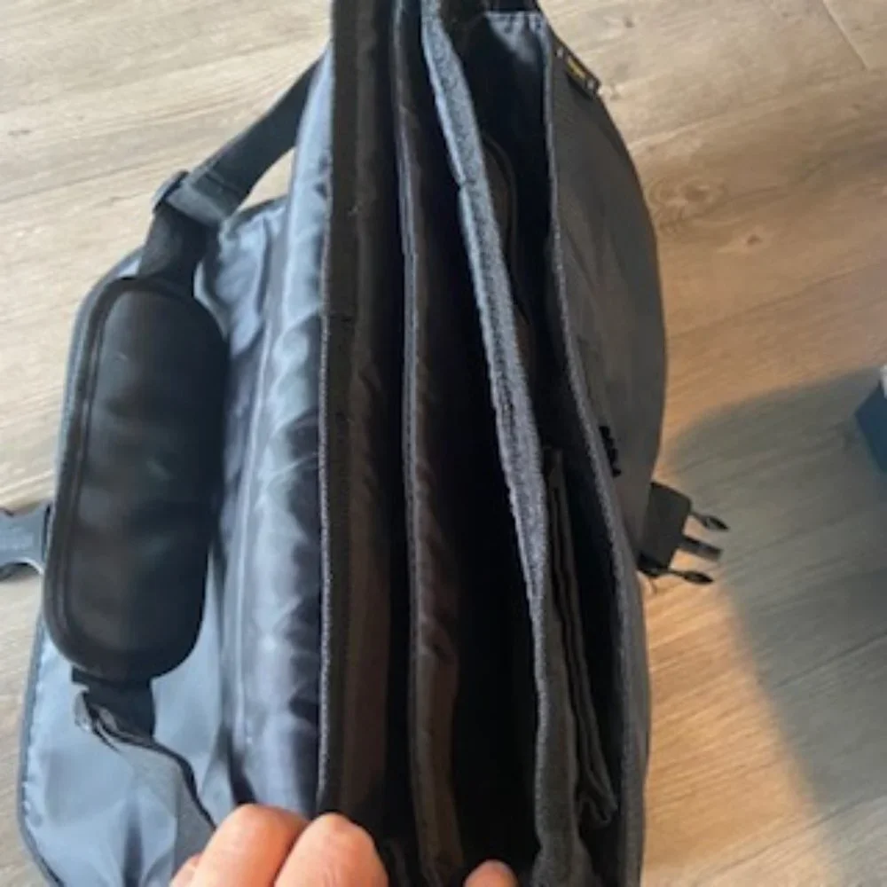 NWOT Targus UNISEX Laptop Briefcase